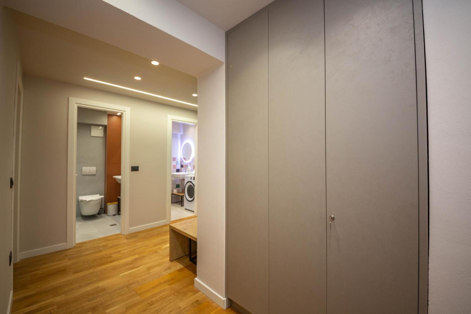 Blloku Unique Apartments 2 Тирана Стая снимка