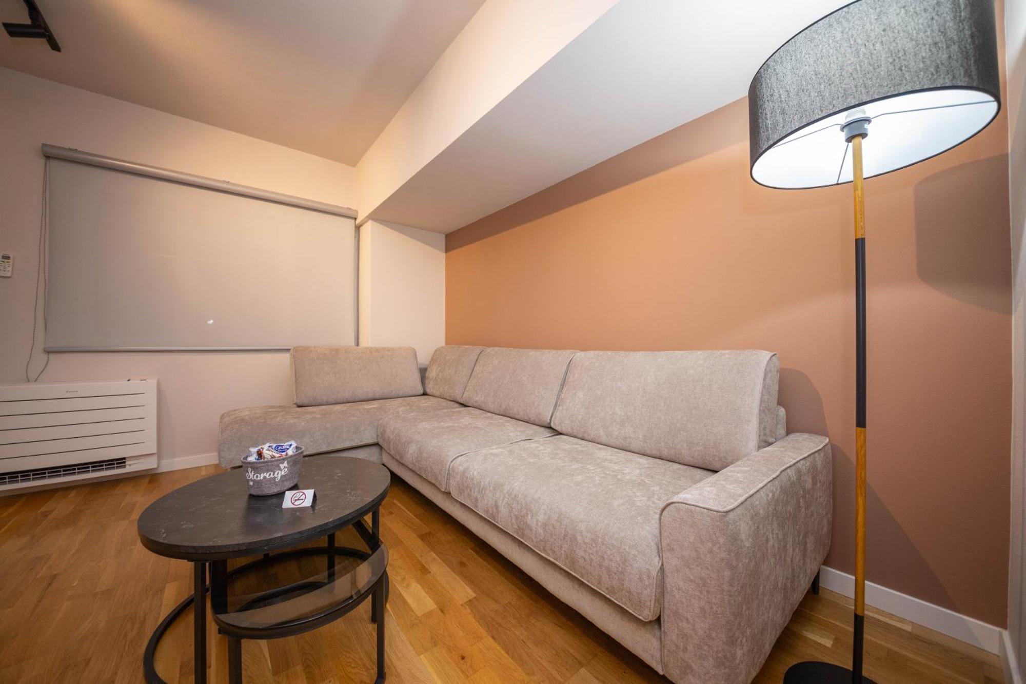 Blloku Unique Apartments 2 Тирана Стая снимка