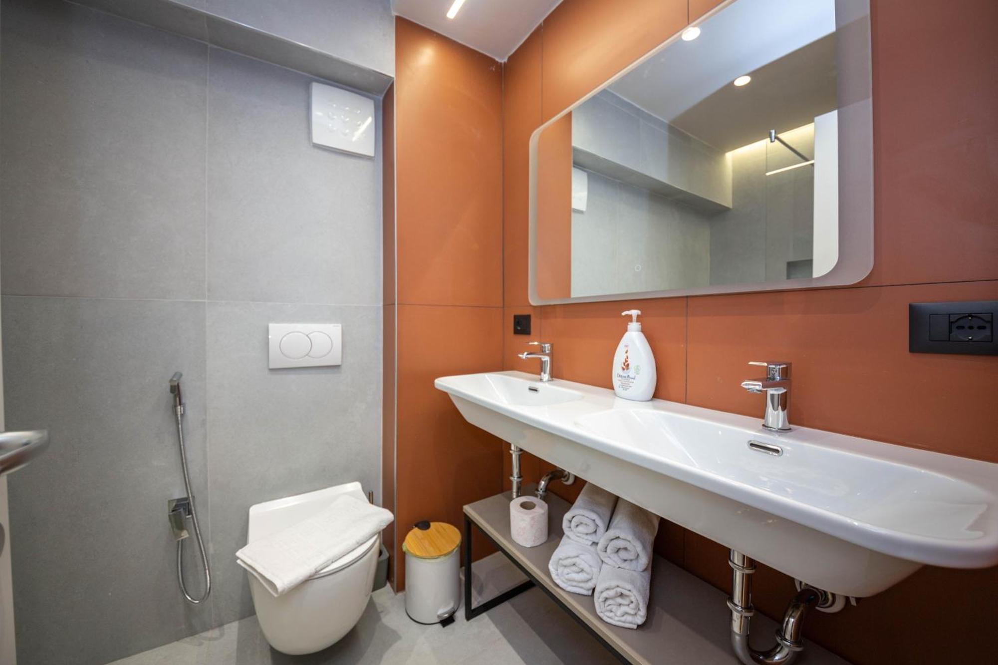 Blloku Unique Apartments 2 Тирана Стая снимка